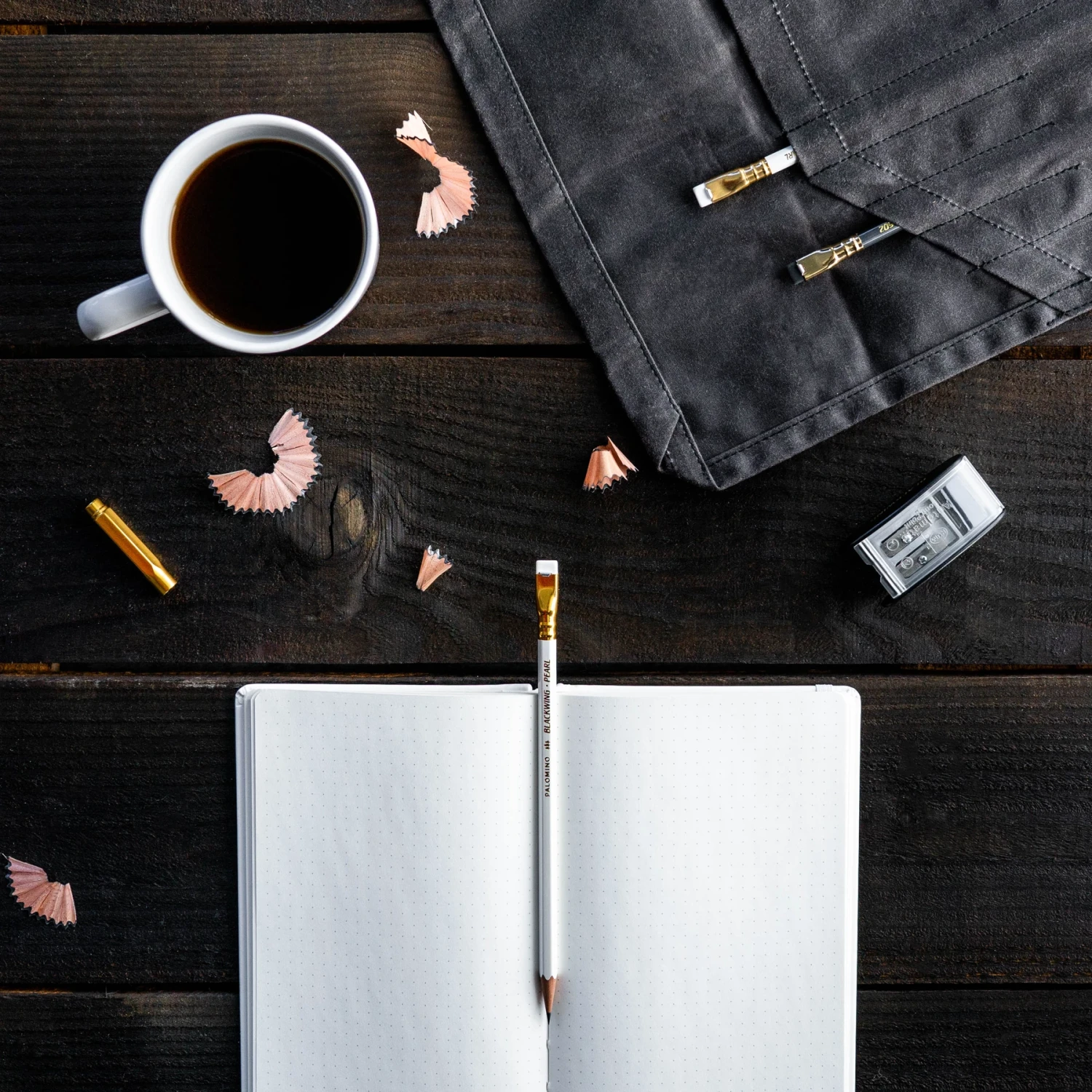 Blackwing Slate A5 Notebook + Pencil - White 5 Blackwing Slate A5 Notebook + Pencil - White - Image 5