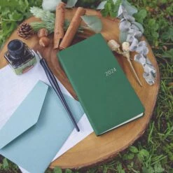 Hobonichi Weeks Japanese Edition April 2024 Start [Smooth: Forest Green] -Stationery Sale Shop slide 01 87